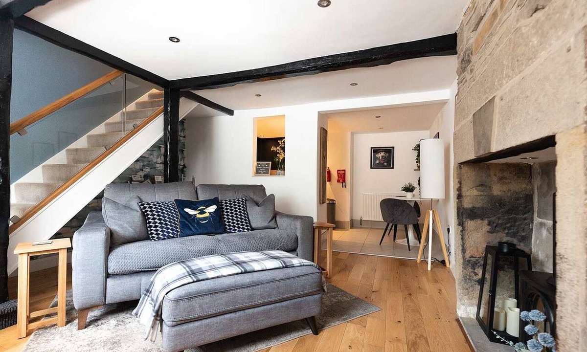 Holmbridge House | Riverside cottage on the edge of the Peak District