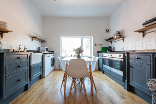 Ollerton House | Riverside Rest