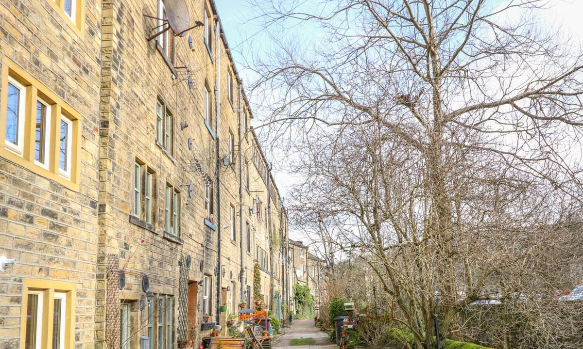 Holmfirth Cottage | RIVERVIEW COTTAGE, pet friendly in Holmfirth