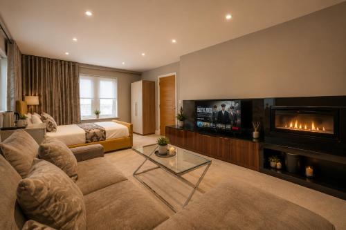 Batley House | Room E Luxury Room Stay in Batley