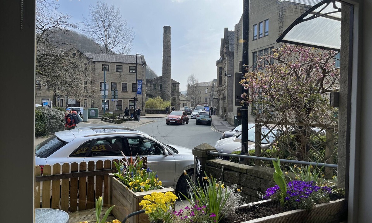 Wadsworth Apartment | Royd Villas,Accessible & Quiet Prime Central Location. Log Burner &Private Patio