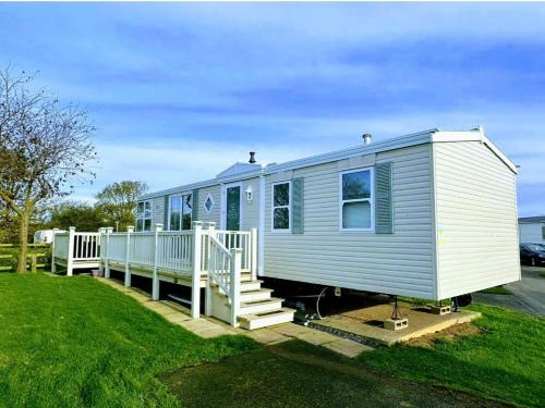 Mablethorpe and Sutton House | Sea Breeze-A Beautiful 3 Bed Pet Friendly Retreat
