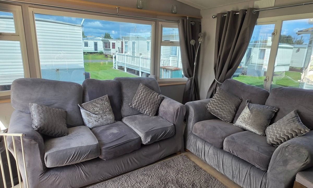 Chapel Saint Leonards Cabin | Seaside Haven Retreat in Skegness