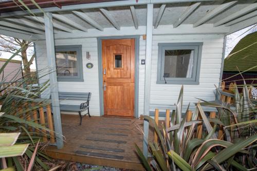 Fridaythorpe Apartment | Seaways glamping, Cedar