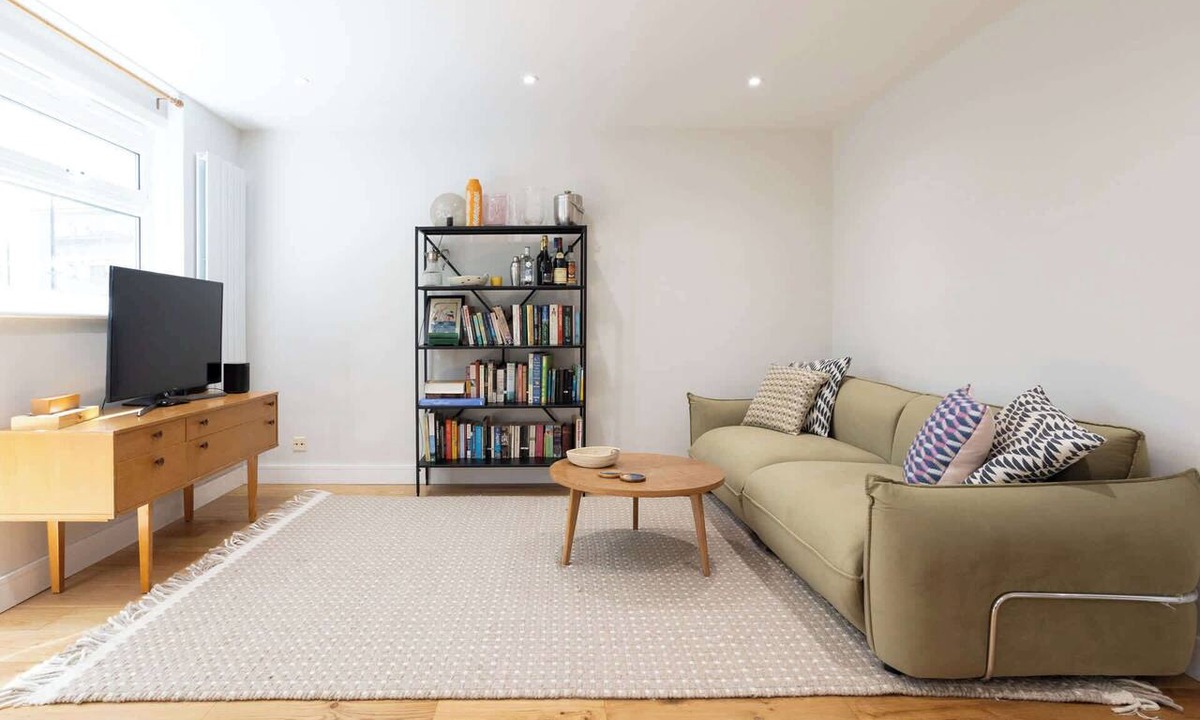 Holloway Apartment | Serene Midcentury Modern Family Home in Islington