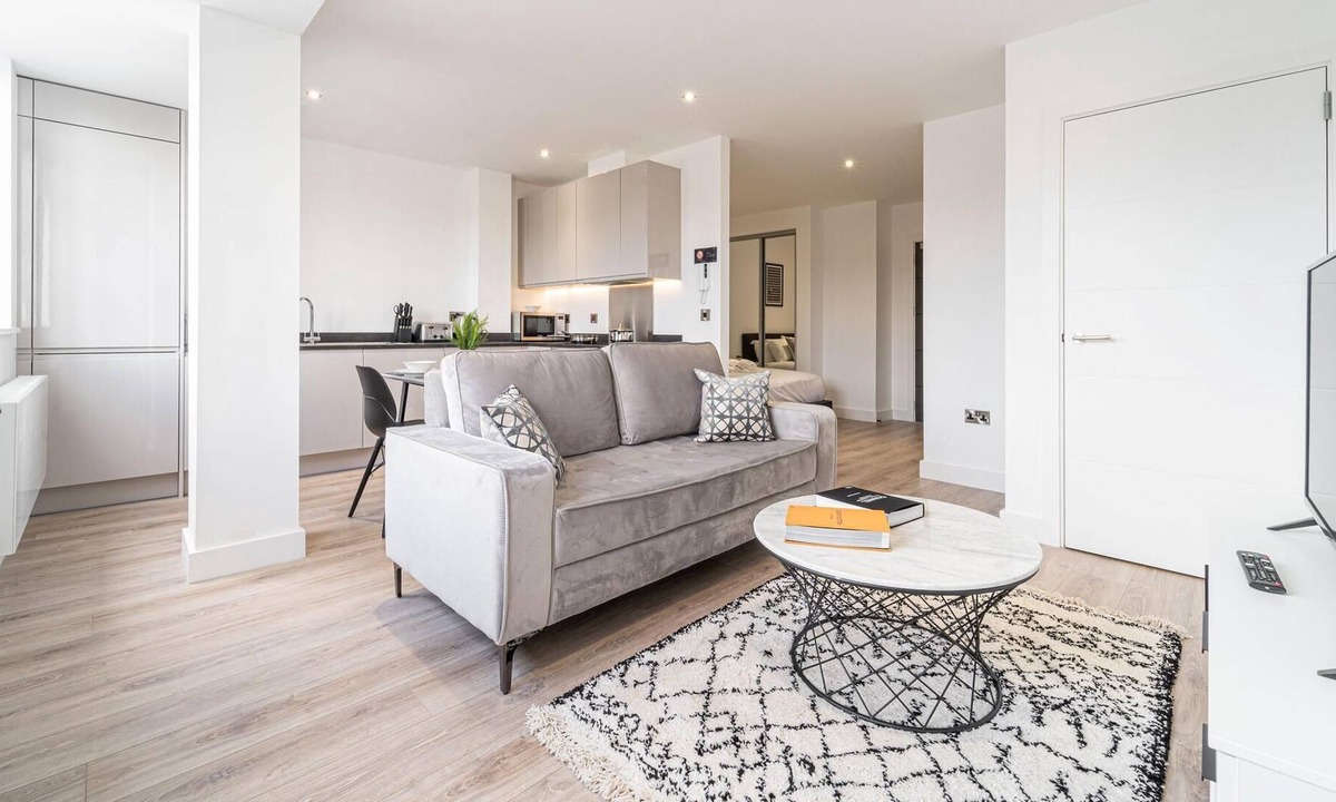 Barnt Green Apartment | Seven Living Residences Solihull - Modern Studios close to NEC and BHX