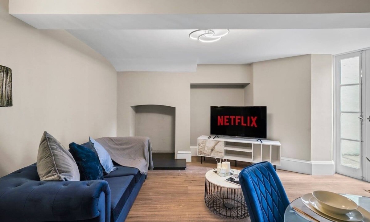Wakefield Apartment | Shakespeare Stay - Central Wakefield +Free Parking