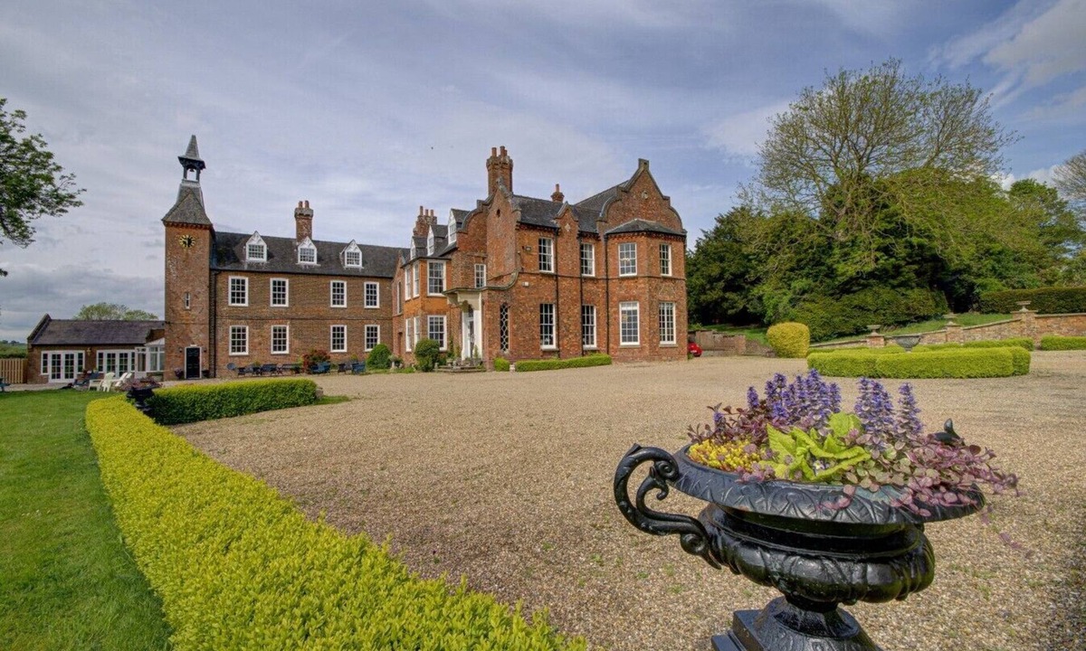 Skendleby House | Skendleby Hall by Group Retreats