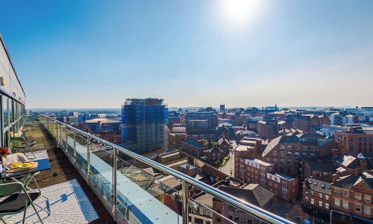 Nottingham City Centre Condo | Skyline 2BD/2BA Central Nottingham Free Parking