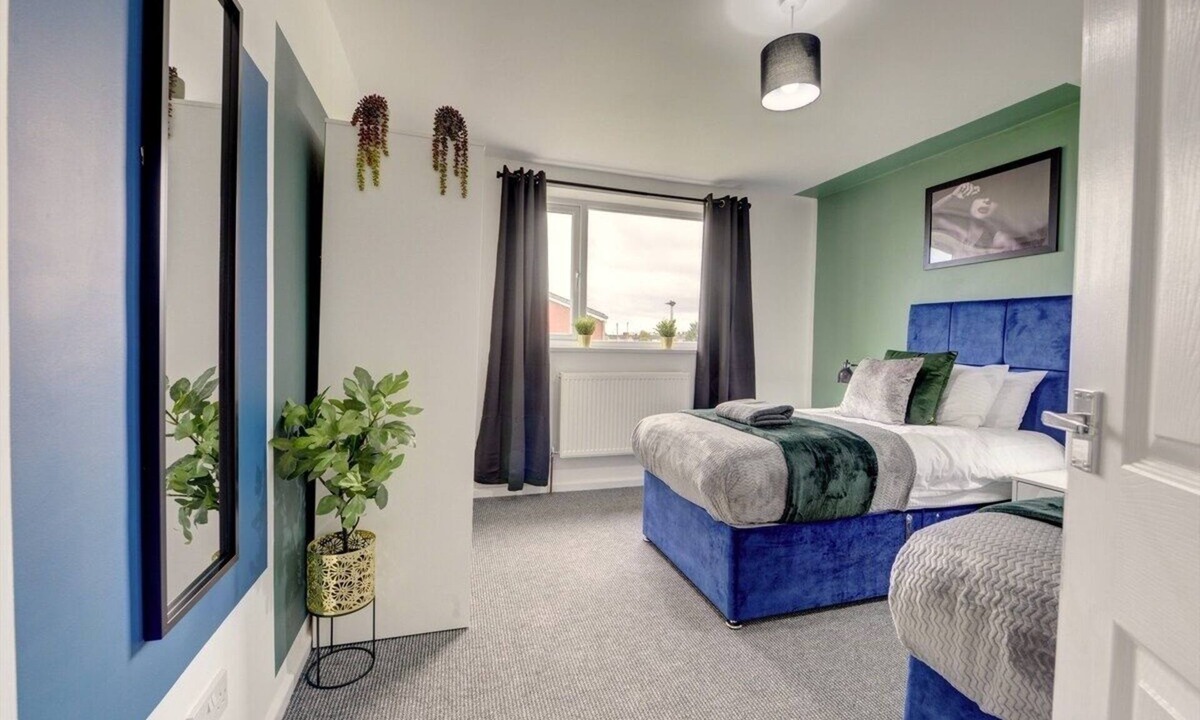 Hull House | Sleek and Stylish 3 Bed House In Central Hull