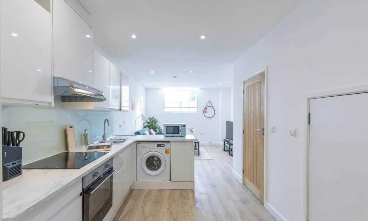 Newark Apartment | Sleeps 4 | Perfect for Contractors w/Free Wi-Fi
