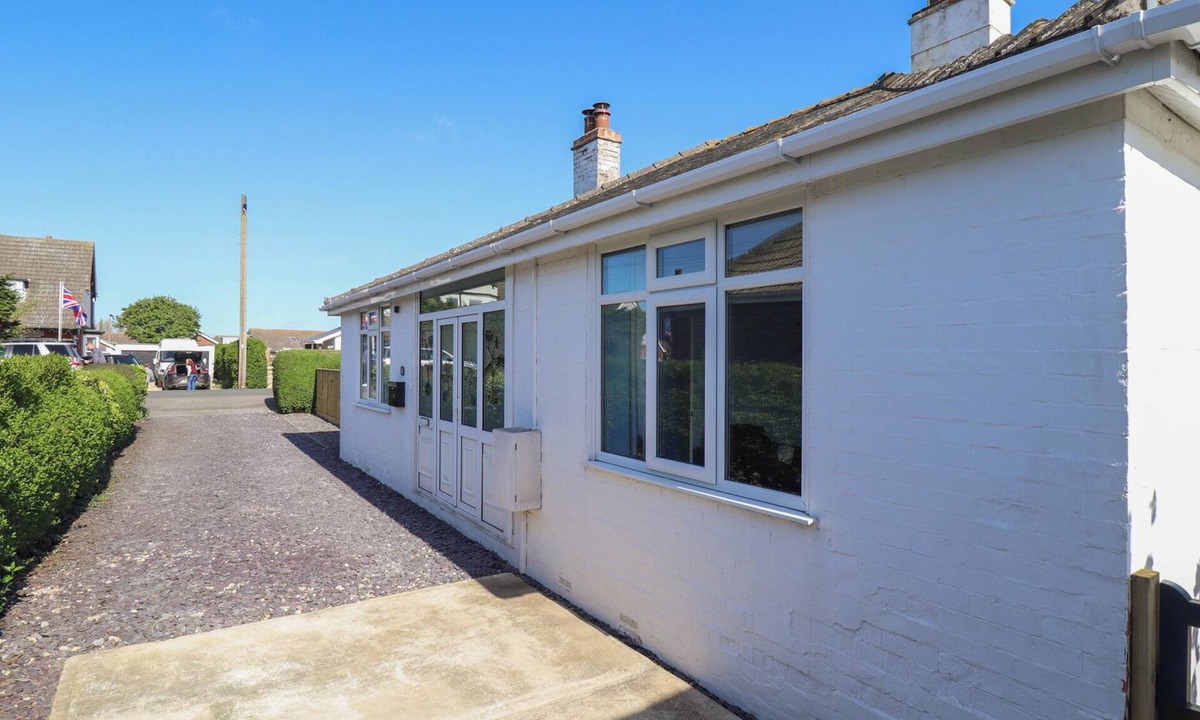Sandilands House | SORRENTO, family friendly, country holiday cottage in Sutton-On-Sea