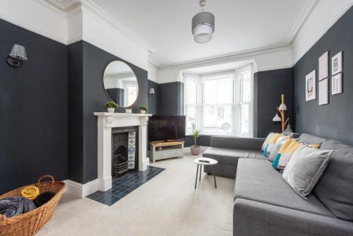 Rugby Apartment | Spacious 3 Bed In Rugby