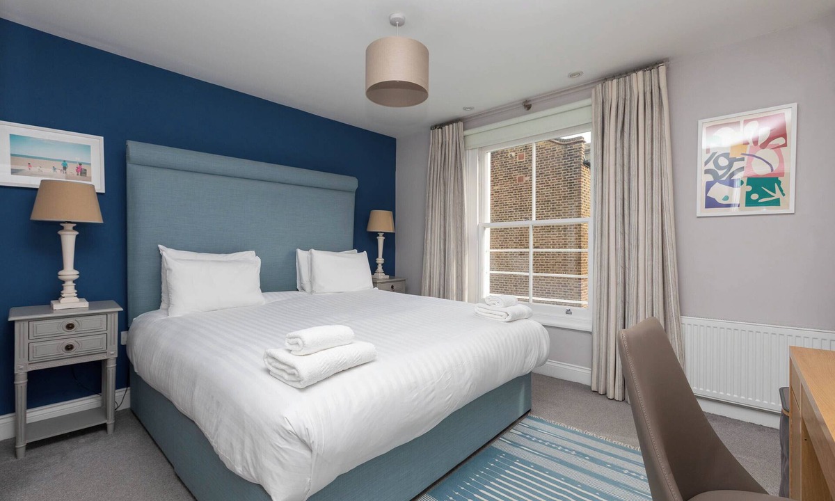 Colville Apartment | Spacious 3BD Flat with Balcony, Notting Hill