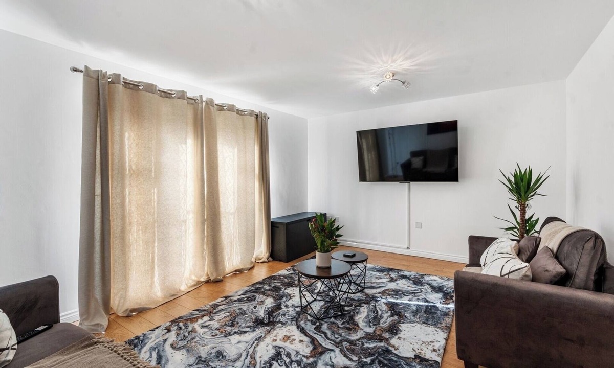 Manchester House | Spacious 4-Bed Home Near City Links