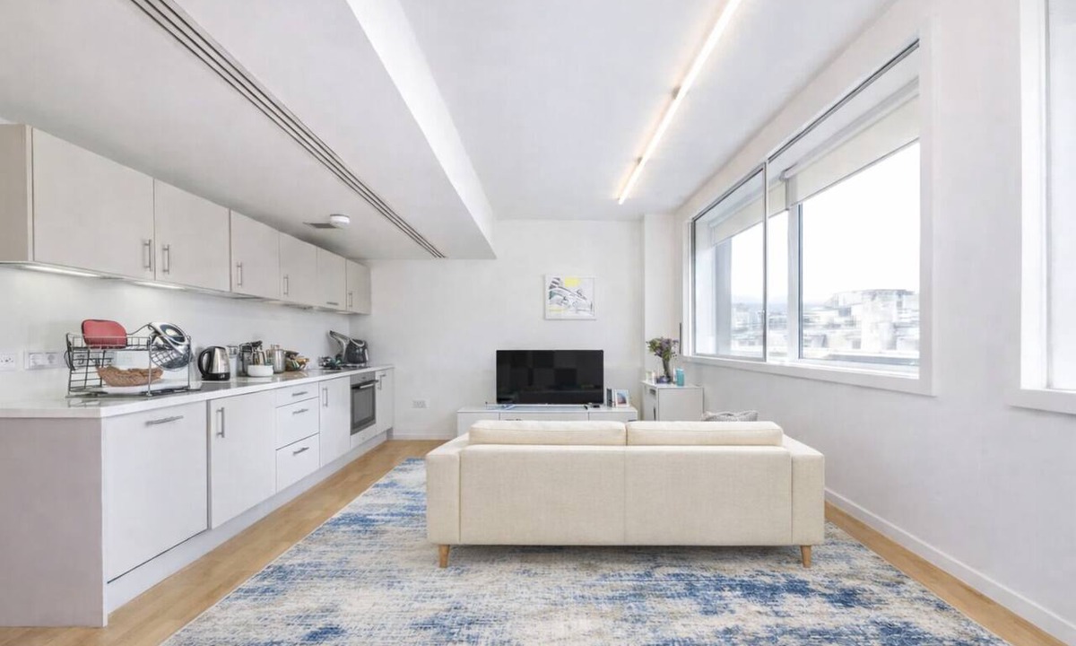 Fitzrovia Apartment | Spacious Fitzrovia Apt with Central A/C