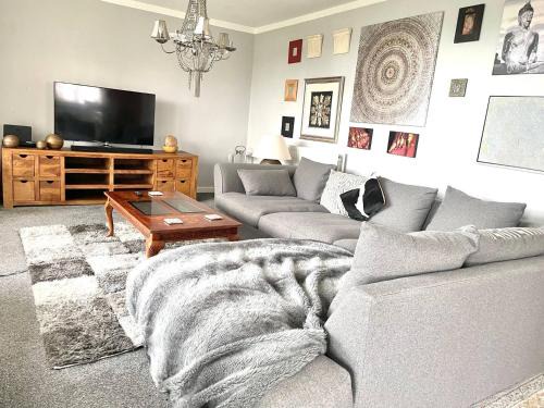Manchester Apartment | Spacious, smart apartment near City Centre and Coop Arena Free parking