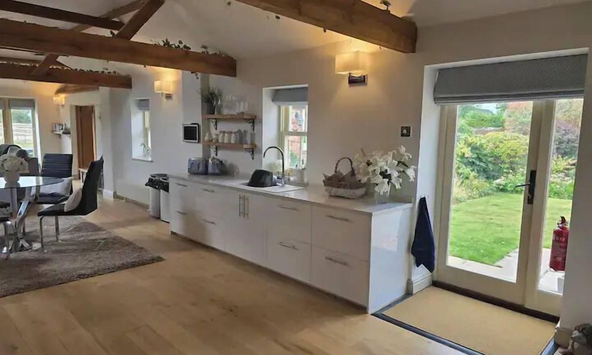 Walkeringham House | Stable View Barn - log burner & dog friendly