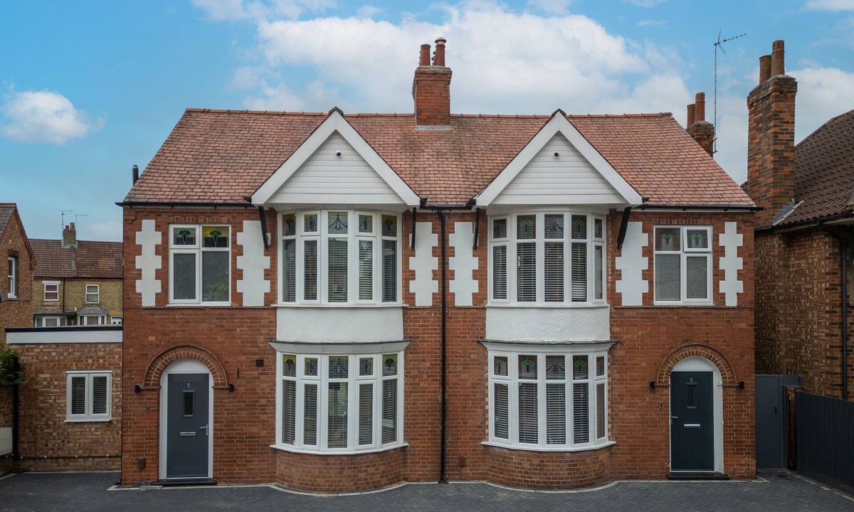 Peterborough House | Stanley Park House, Peterborough - 3 bedroom, 3 bathroom, parking, City centre