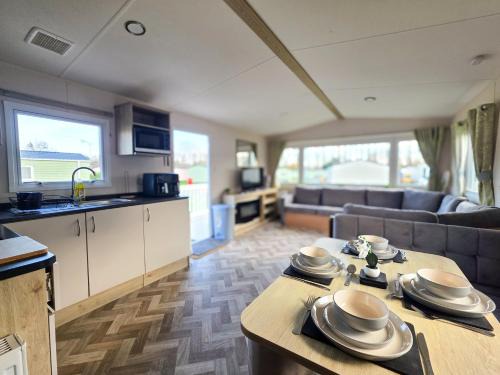 Great Houghton House | Static Caravan 3 Bed Sleeps 8 Dog Friendly Parking