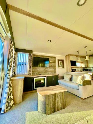 Fenny Bentley Resort | Static in Peak District Ashbourne Heights Derbyshire Play Park Indoor Pool