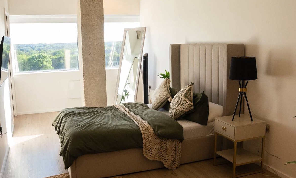 Central Milton Keynes Apartment | Station Noir Stylish 1-bed in Central MK