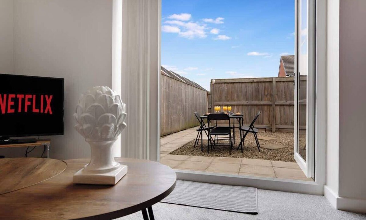 Thornaby On Tees House | Stockton 2BR Retreat | Sleeps 6 | Stay With Us