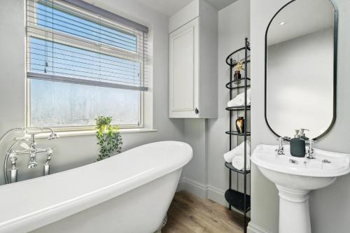 Golborne Apartment | Stone Pit Apartments