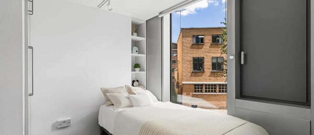 Kings Cross St. Pancras Apartment | Student Only Elegant Studio at Chapter King's Cross Residence, London