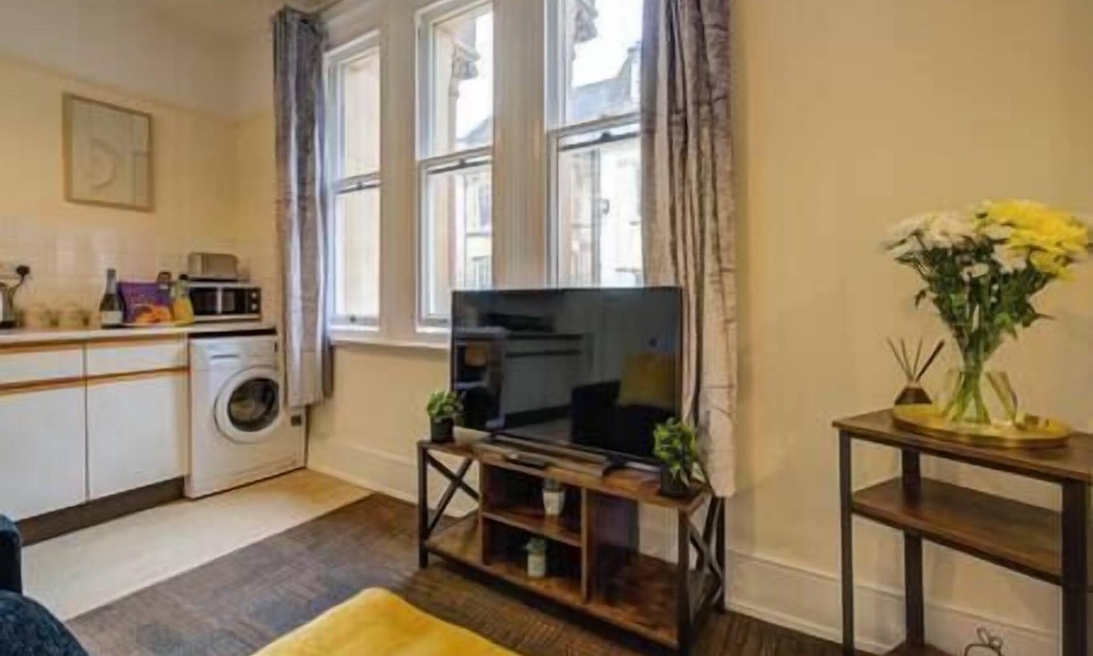 Stamford Apartment | Studio - Contractor-Friendly Apartment