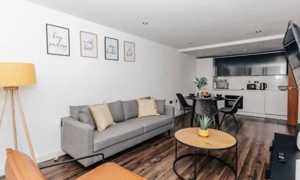 Gay Village Apartment | Stunning 2-bedroom Apartment in Birmingham City