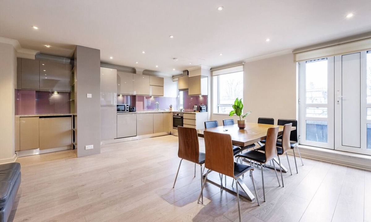 Maida Vale Apartment | Stunning 3-bedroom in the heart of London with parking