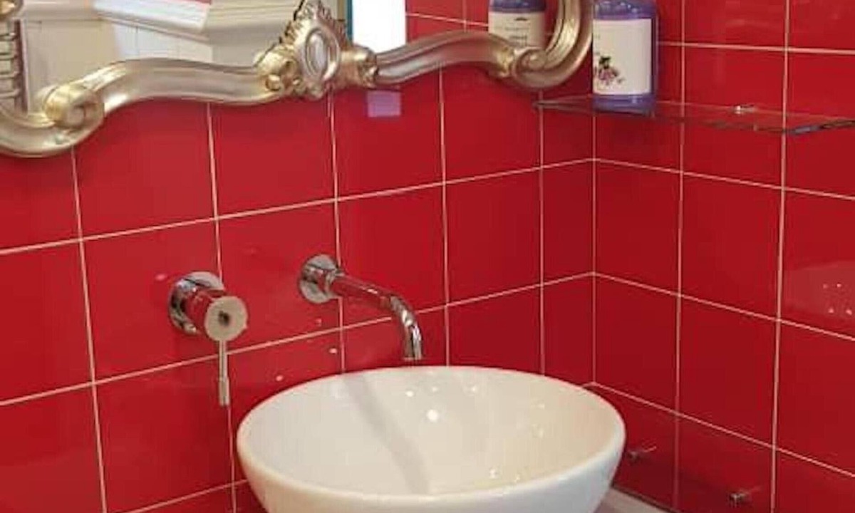 West Kensington Apartment | Stunning newly renovated flat centrally located in West Kensington