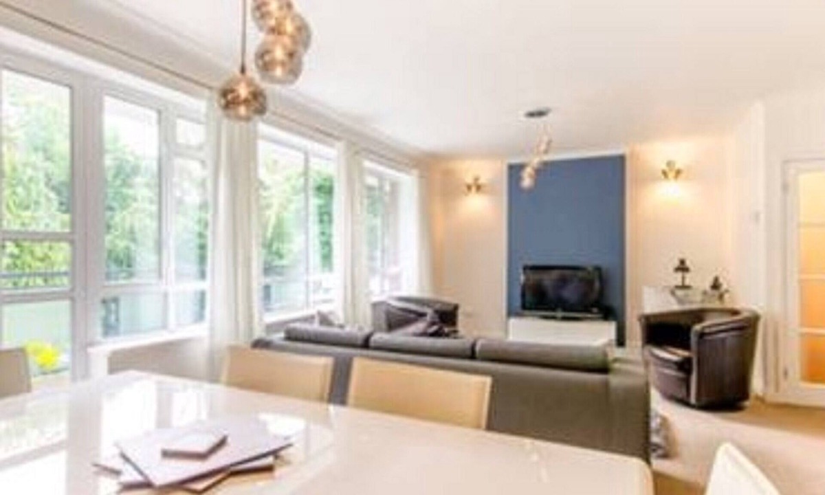 Finchley Church End Apartment | Stunning two bedroom apartment with views over the Dollis Park/Stream.