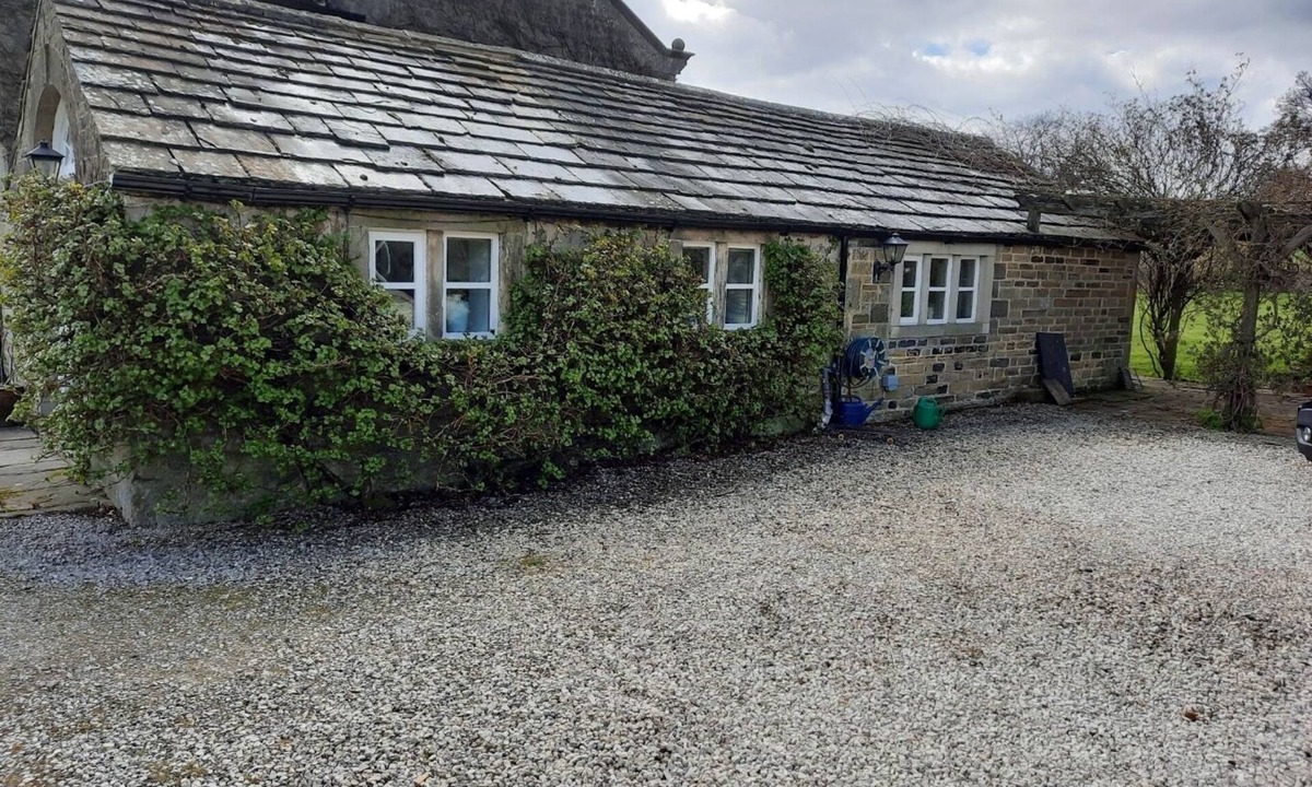 Addingham Apartment | Stunning views over Wharfedale from spacious studio apartment.
