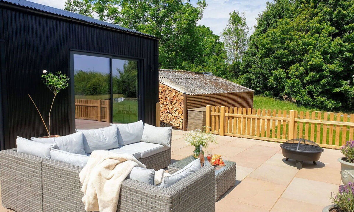 Howlett End House | Stunning villa for 4 people with WIFI, TV and terrace