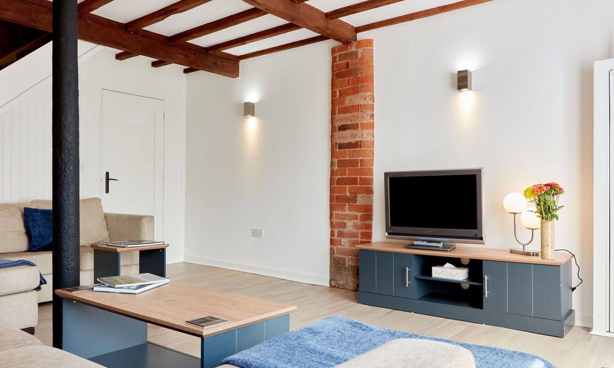 Dalbury Lees House | Stunning villa for 4 people with hot tub, WIFI and TV
