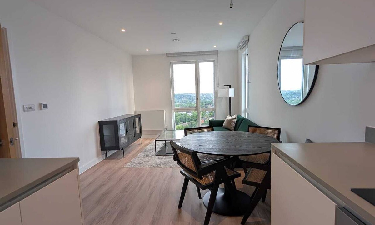 Fairfield Apartment | Stylish 1 bed Apt - 16 mins to central London