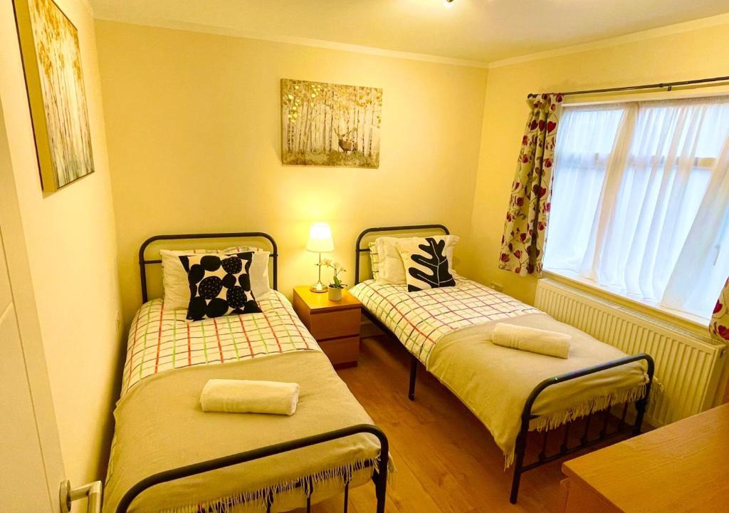 Ponders End Apartment | Stylish 1 BF-Free Parking-London-Tottenham Hotspur Stadium