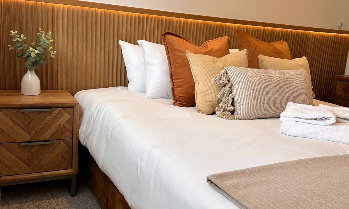 Worksop Apartment | Stylish 2-Bed Getaway | Work & Recharge
