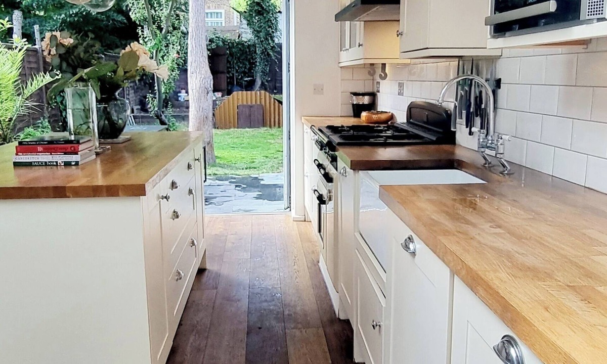 New Cross Apartment | Stylish 3-4 Bed Victorian Townhouse, Large Garden!