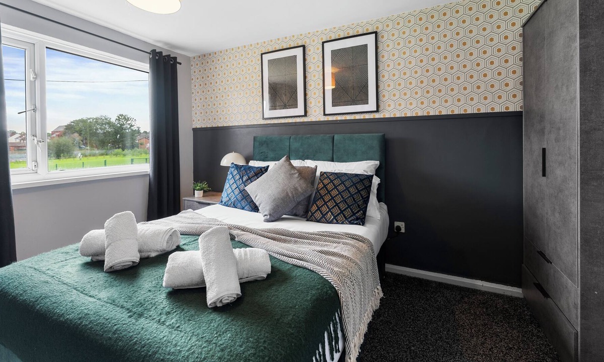 Bolton House | Stylish 3 Bedroom House - Close to the centre