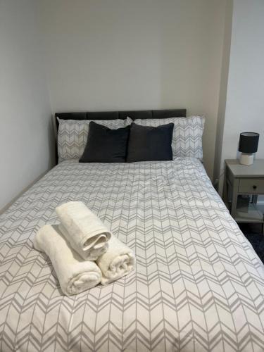 Kettering Apartment | Stylish and Spacious Wi-Fi Smart TV Tea and coffee