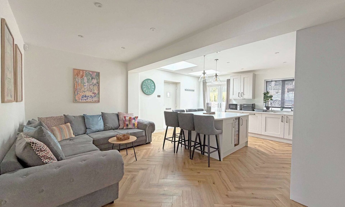 Acomb Apartment | Stylish Apartment w/Parking Near York City Centre