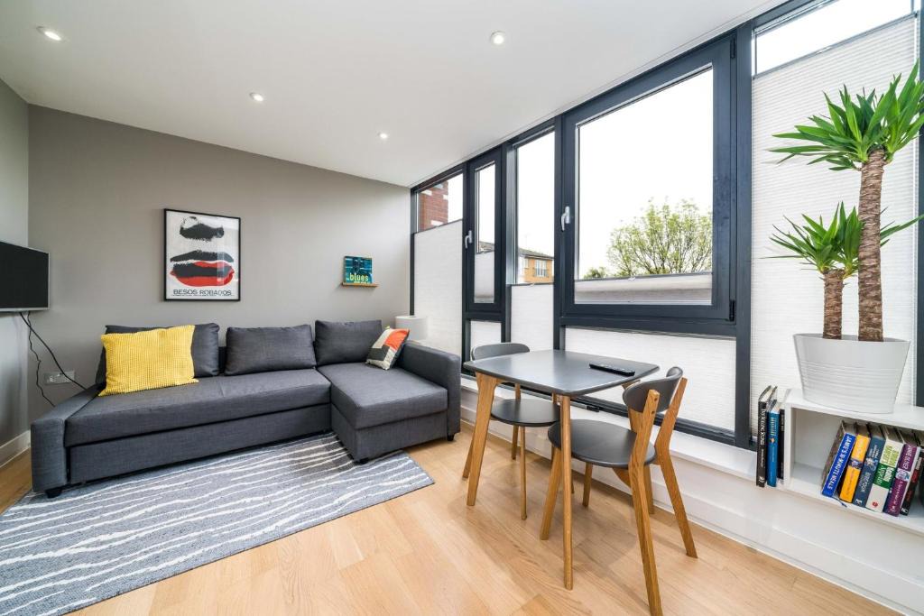Hackney Wick Apartment | Stylish Flat by Victoria Park