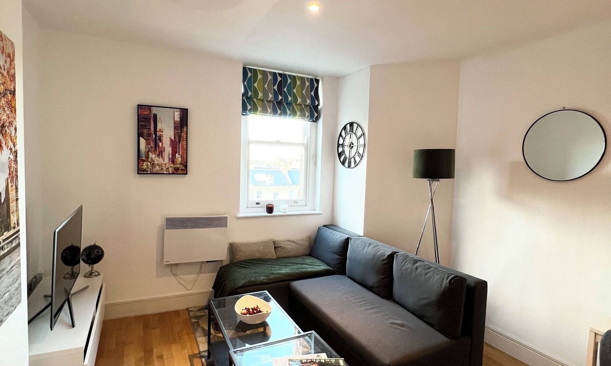 Clapham Apartment | Stylish flat in heart of Clapham 1 minute away from station