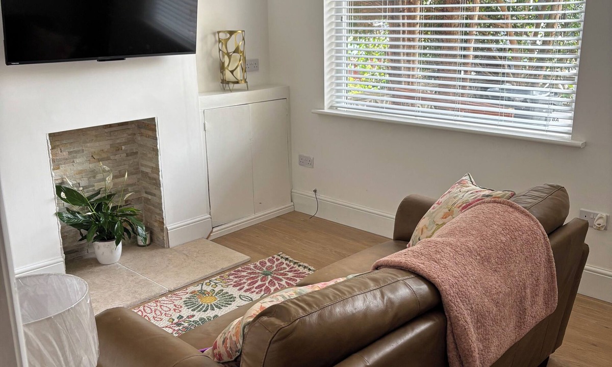 Didsbury House | Stylish House in Didsbury Village, pet friendly