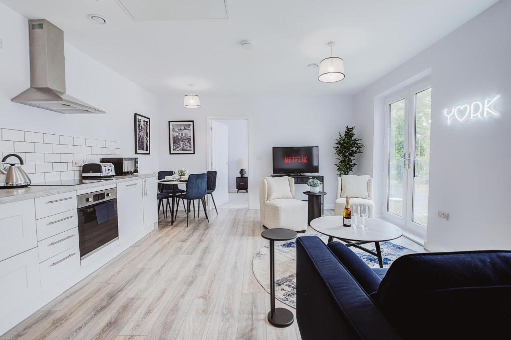 Heworth Apartment | Stylish new-build, free parking, 20-minute walk to city centre