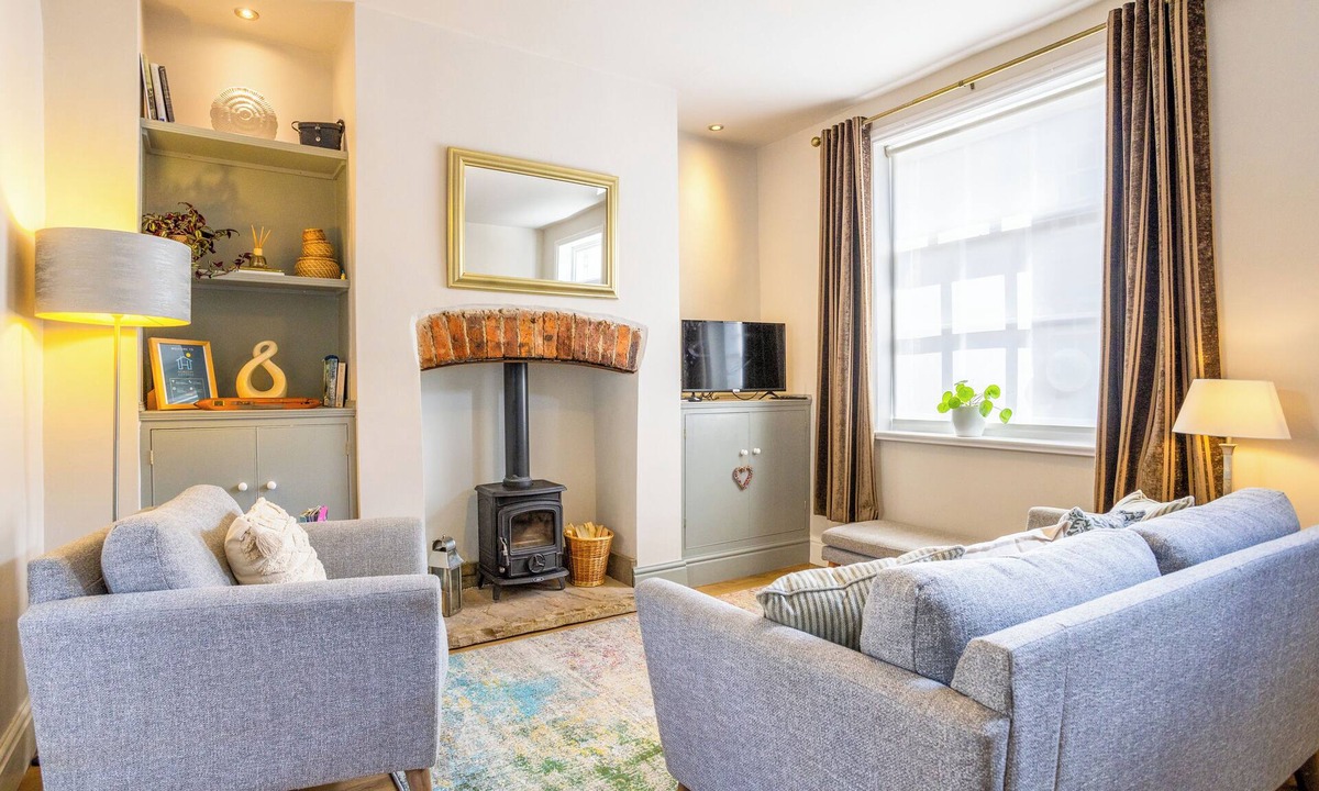 Saltaire Village House | Stylish Saltaire Cottage | Walk to Salts Mill | Parking & Fast WiFi