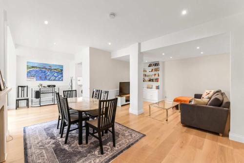 Warwick Apartment | Stylish Stay in Historic Eccleston Square
